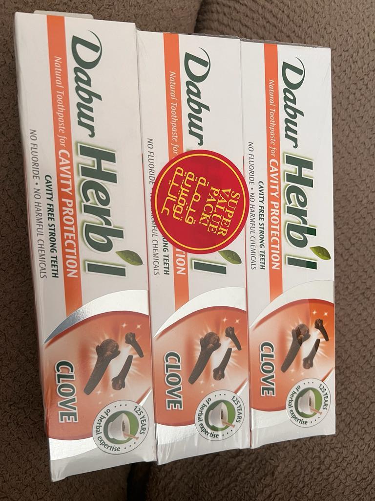 Lit de 3 dentifrices Dabur Herbal aux clous de girofle