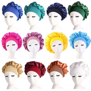 BONNET EN SATIN